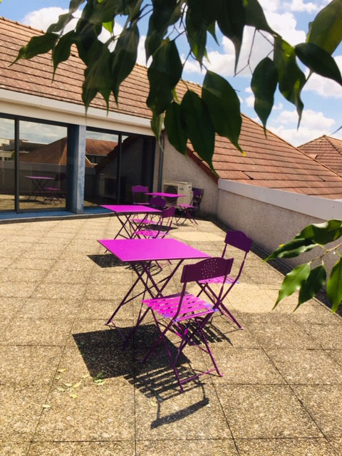 La terrasse de notre centre d'appels dijonnais
